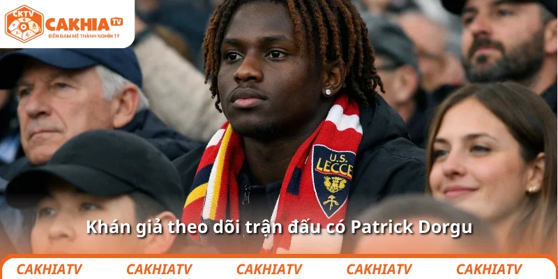 Gary Neville ngạc nhiên vì Patrick Dorgu chơi hay… quá đều 3 Khán giả theo dõi trận đấu có Patrick Dorgu
